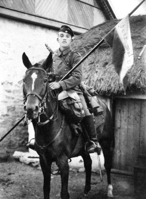 Ebenfalls aus dem 1. Weltkrieg stammt das heutige Foto. Es zeigt Gustav Seitz als Soldat zu Pferd.