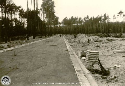 Das Foto von 1963 zeigt einen Ausschnitt aus dem Bau der Waldstadt. Zu sehen ist die zukünftige Münchner Straße.