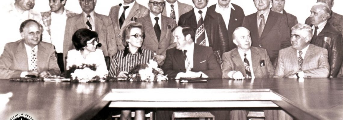 Das Foto zeigt den Gemeinderat Mitte der 1970er Jahre: Hinten v.l.: Karl Geissler, Walter Reising, Josef Bergmann, Dr. Friedrich Plöger, Helmut Karl, Erich Wieland, Gerwald Lang, Max Brandl, Karl Eizenhöfer, Norbert Leitz, Kurt Geis, Emil Eizenhöfer, Vorne v.l.: Willi Saalbach, Helga Watzl, Juliane Bräuer, 2. Bgm. Konrad Frieß, Lothar Scherer, Heinrich Müller. Da Bürgermeister Heinrich Geißler aus gesundheitlichen Gründen in der 2. Hälfte der Legislaturperiode kaum noch an den Sitzungen teilnehmen konnte, wurde er vom 2. Bürgermeister Konrad Frieß vertreten.