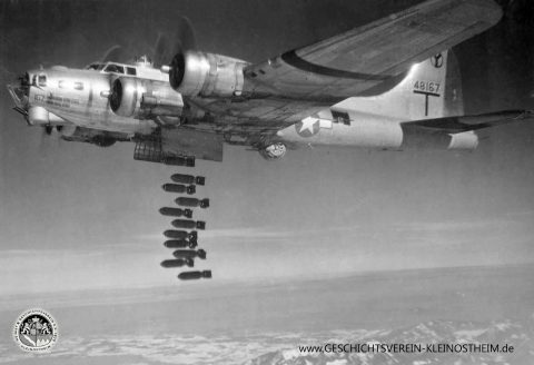 Das Foto zeigt eine der oben beschriebenen Flugzeuge vom Typ B 17 „Fliegende Festung", die auch Kleinostheim bombardiert haben